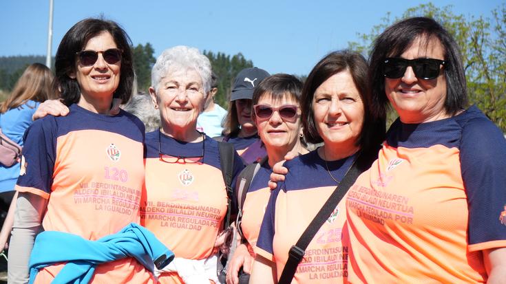 Ehunka lagunek parte hartu dute Berdintasunaren aldeko ibilaldiaren edizio berrian