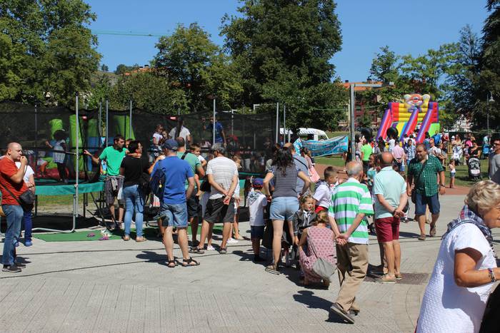 Haurrak eta edadetuak izan d 31 1502712543677