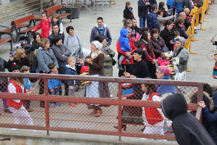 Ehunka umek zabaldu dute dan 20 1493310622844