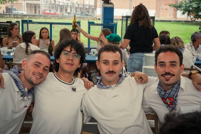 Ehunka lagun bildu dituzte j 97 1757018589664