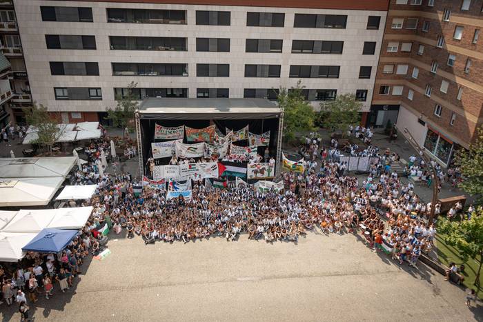 Festa-giro goria piztu du La 26 1755256976179