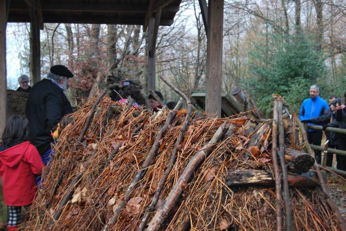 Olentzero hainbat lagunekin  18 1513586039135