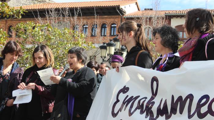 Greba feministaren goizeko t 156 1520520136404