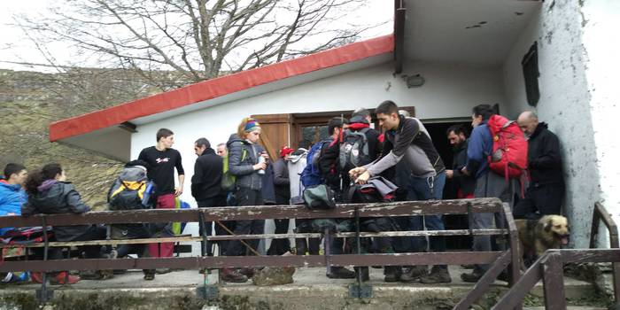 Aldapan gora agurtu dute Men 6 1514875678796