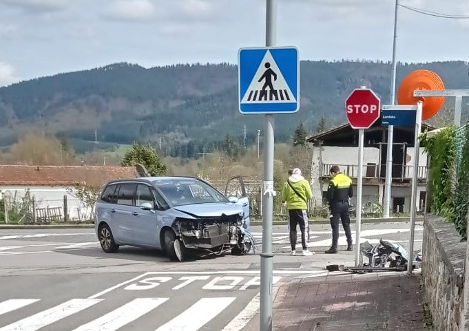 Zauriturik gabeko trafiko istripua gertatu da gaur goizean Amurrion