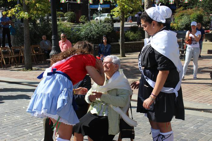 Haurrak eta edadetuak izan d 3 1502711439232