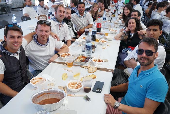 Jendetza batu da kuadrillen  76 1756403616938