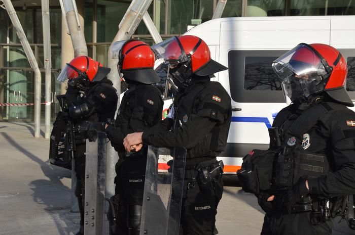 Tubos Reunidoseko langileek  24 1772101366918