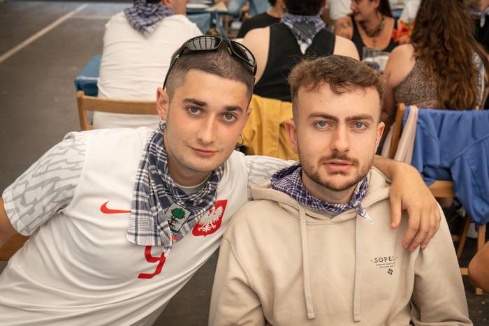 Ehunka lagun bildu dituzte j 128 1757018692072