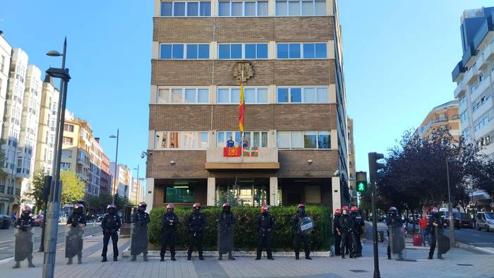 Galder Barbado eta Aitor Zelaia Zaballako espetxean sartu dituzte, Gobernu Militarrean atxilotu ostean