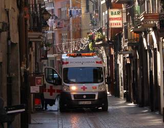 Larrialdiak ez diren kasuak artatzen dituen anbulantzia zerbitzua publifikatzea exijitu du ELAk, egungoak legea betetzen ez duela argudiatuta