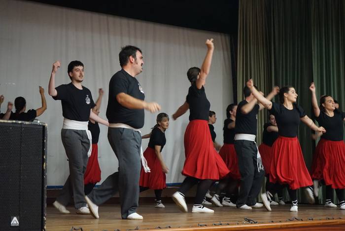 Erauntsi dantza taldeak erak 42 1746519734671