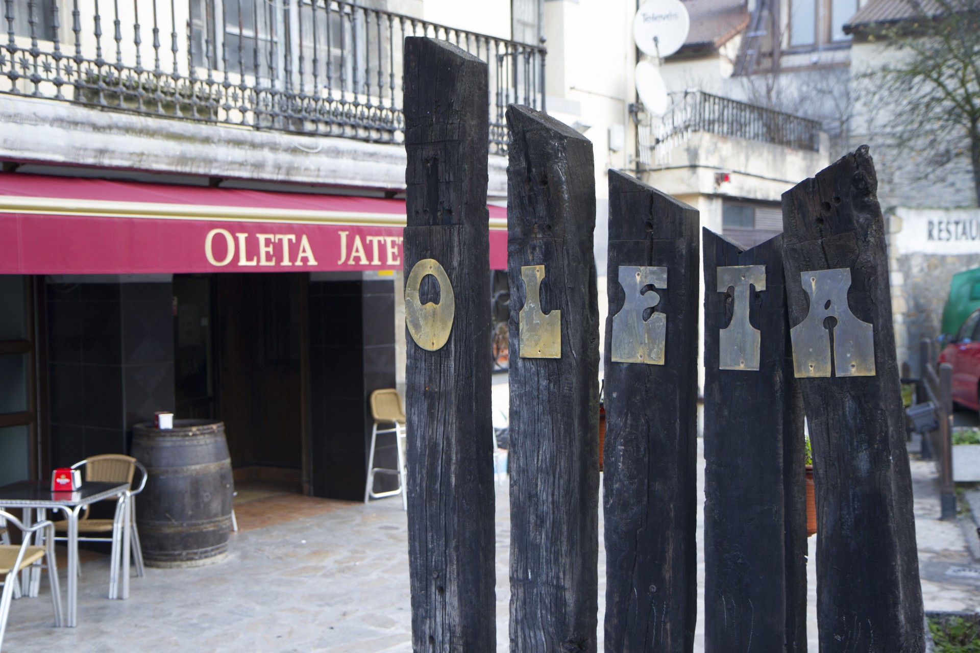 Oleta jatetxean lapurtu dute gaur gauean