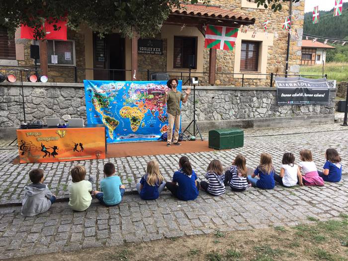 Auzokideez inguratuta piztu  3 1500054467176