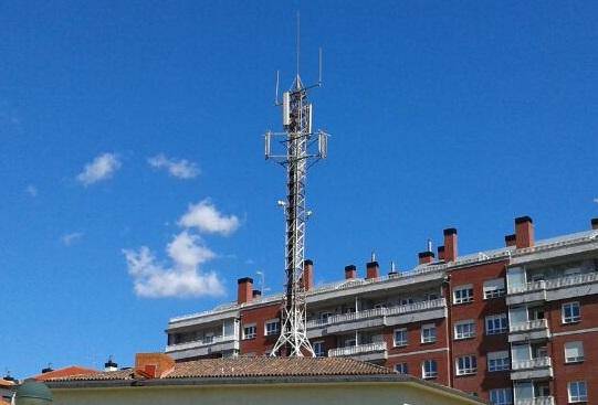 Telefónica enpresak Latiorroko antena ixtea eragotzi dio Udalari