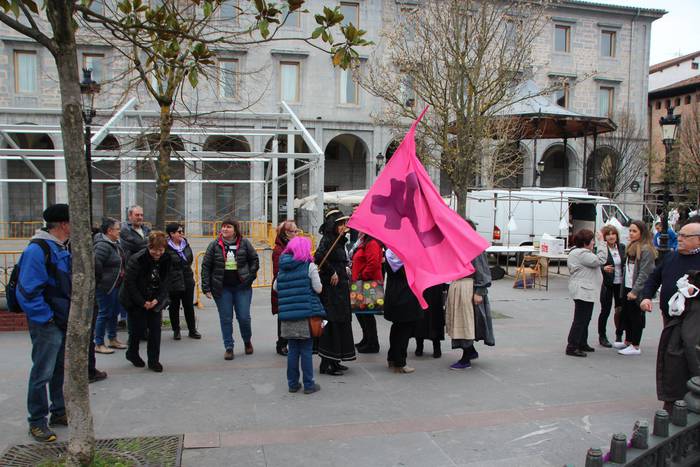 Dantzaren bidez aldarrikatu  52 1520778078584