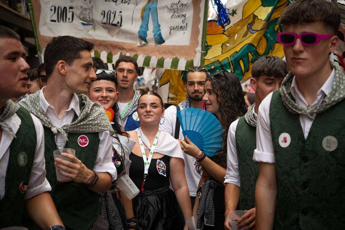 Festa-giro goria piztu du La 57 1755257037461