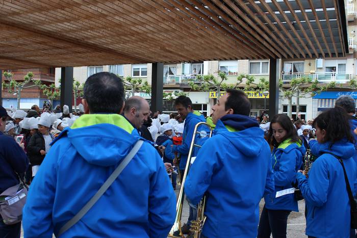 San Anton plazan egin dute u 16 1493306367882