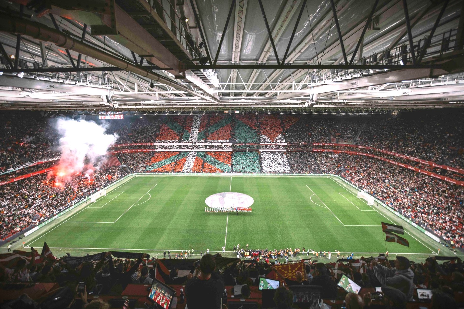 Futbola, identitatea eta memoria: baloiak politikaz ere hitz egiten duenean