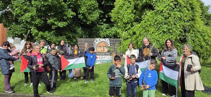 Laudioko ikastetxeak olibondo bana landatzen ari dira Israelek eraildako ume palestinarrak oroitzeko