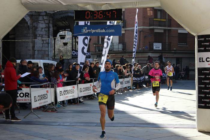 300 korrikalari baino gehiag 56 1517150167879