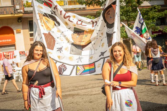 Festa-giro goria piztu du La 11 1755256942532