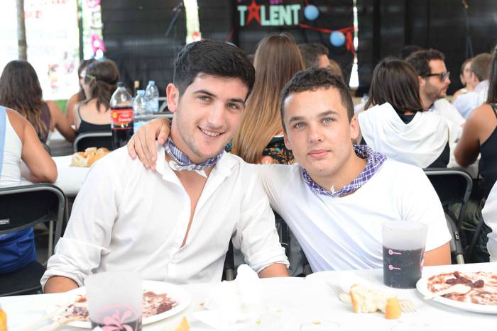 Aldai plaza txiki geratu da  63 1503894275247