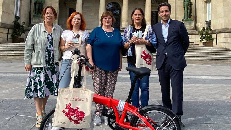 Maria Teresa Menoyo lezamarrak Arabako Foru Aldundiaren saria jaso du, iaz foru garraioa gehien erabili zuen pertsona izateagatik