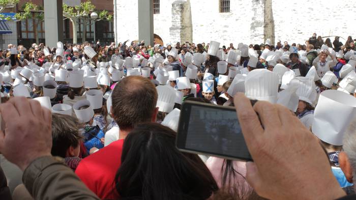 San Anton plazan egin dute u 27 1493306809694