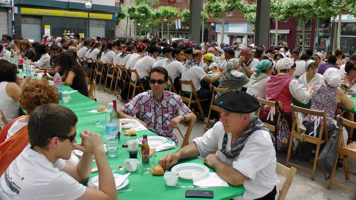 Dantza taldeak taldeak izan  162 1496056193632