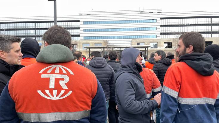 Tubos Reunidoseko bigarren greba eguna eta Eusko Jaurlaritzako bilera, zuzenean