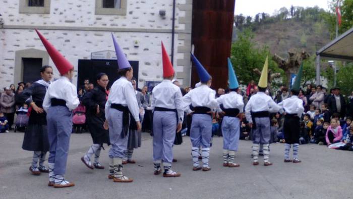 Dantza eta musika artean has 4 1524868739483