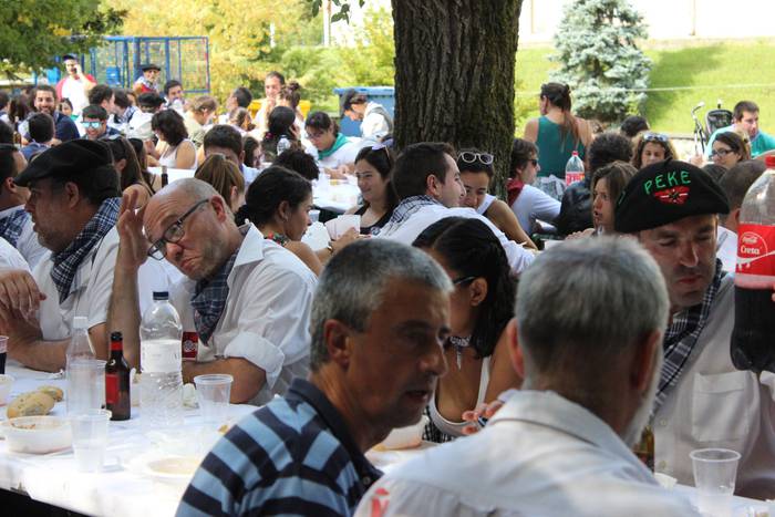 Sokatik tiraka itzuli dira j 67 1503500872102