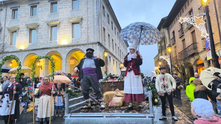 Foru plaza bete dute Olentzerok eta Mari Domingik