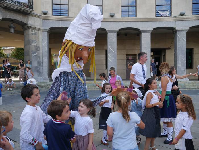 Dantza eta sua uztartu zitue 35 1661604234396