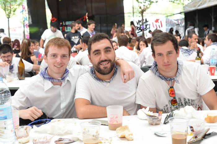 Aldai plaza txiki geratu da  133 1503895087676