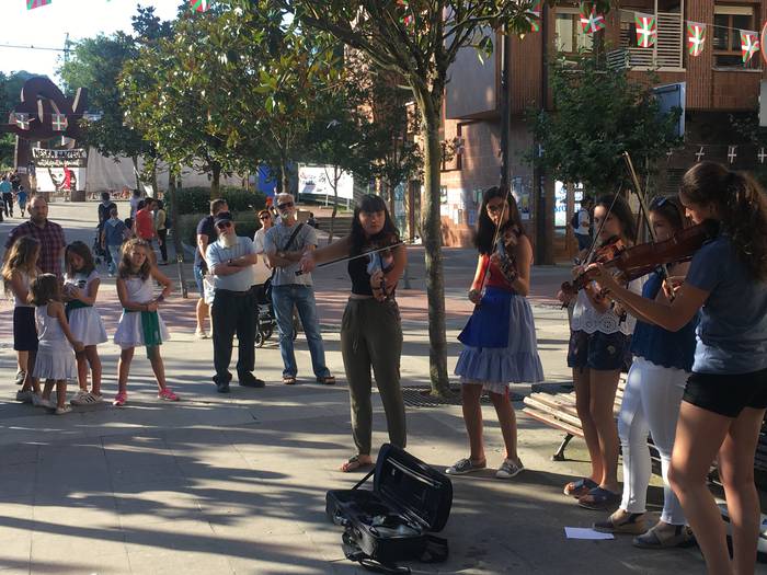 Haurrak eta edadetuak izan d 14 1502711873768