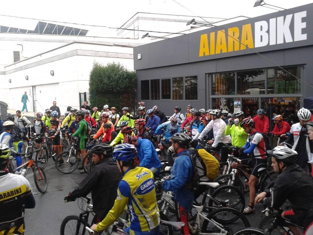 Aiarabikek txirrindularitza eskola sortu du