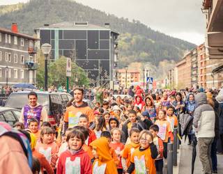 Ehunka ikasle batu ditu Laudioko Korrika Txikiak