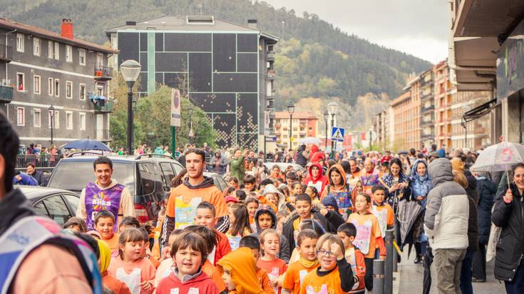 Ehunka ikasle batu ditu Laudioko Korrika Txikiak