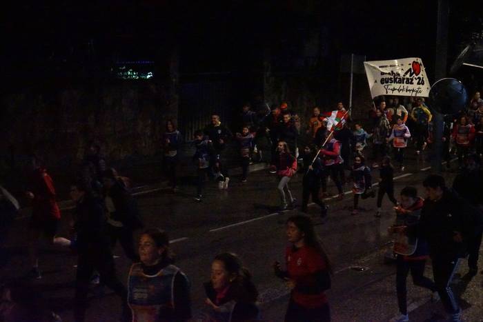 Ehunka lagun atera ditu Korr 45 1774597472819