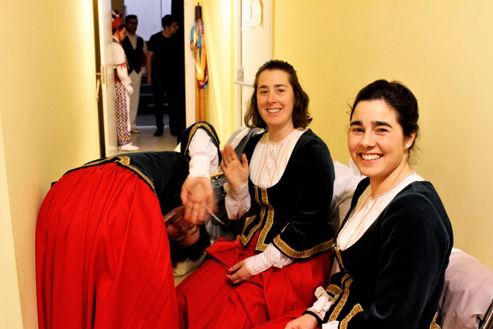 Eskualdeko ehundik gora dantzari eta musikarik koloreztatu zuten Amurrio Antzokiko oholtza - 38