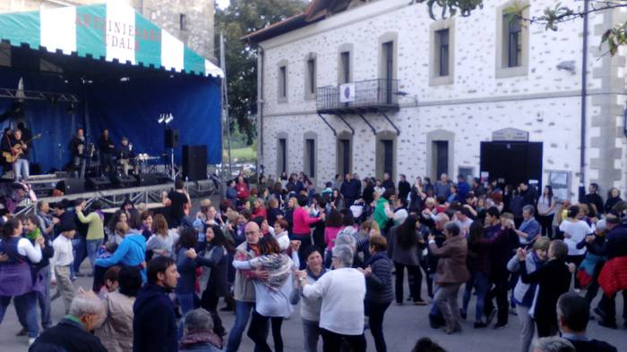 Adin guztiko lagunek parte h 5 1493565220163