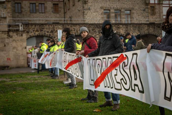 Protesta artean ekin du bide 8 1764159803341