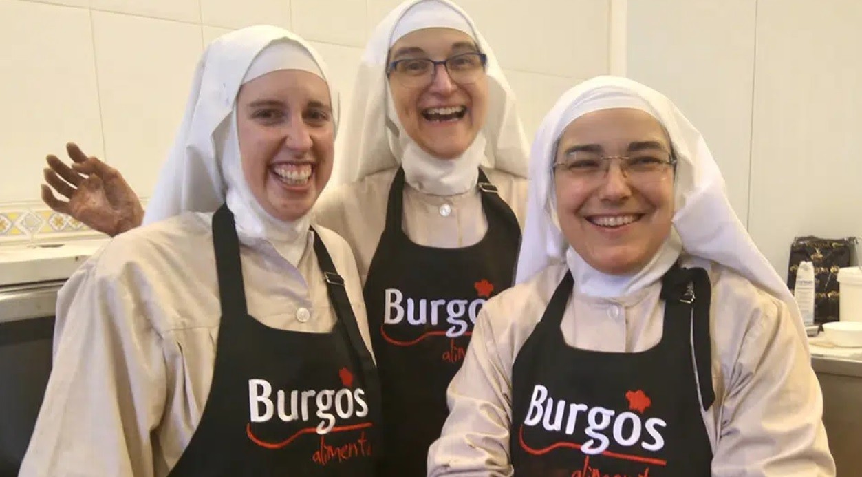 Moja klaratarrek Eliza utzi dute, Urduñako komentua erostea eragotzi dietelako, eta eskuin muturreko sekta batera batu dira