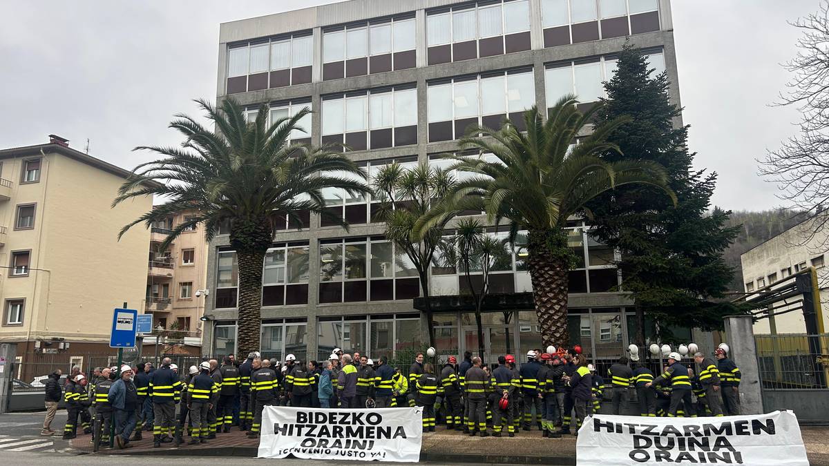 Tubacexek ostiralera arte eman die sindikatuei lan hitzarmen kolektiboan egingo duen "azken eskaintzari" erantzuteko