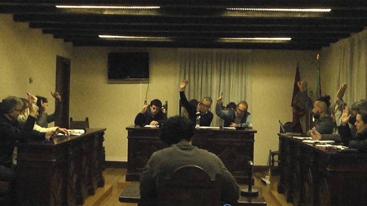 Maderas de Llodioko langileen aldeko mozioa onartu dute Orozkon, aho batez