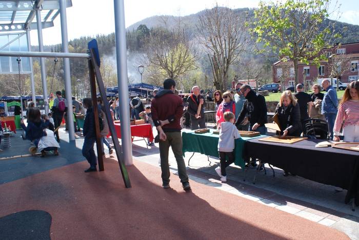 Baserri azoka ospatu dute Ok 24 1679904107586