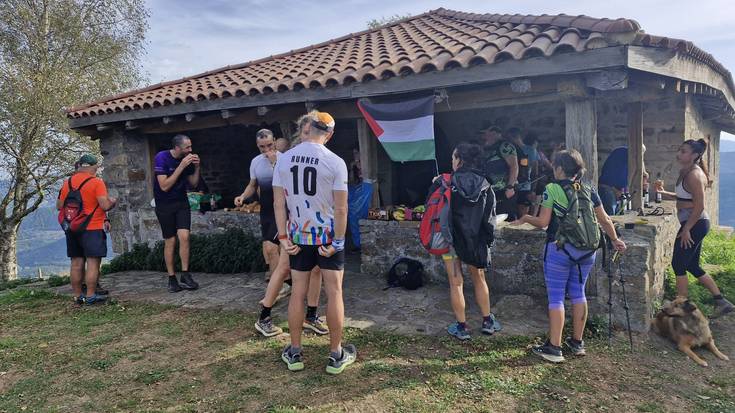 Mendi ibilaldiarekin abiatu dute Latiorroko jaien larunbateko txanpa