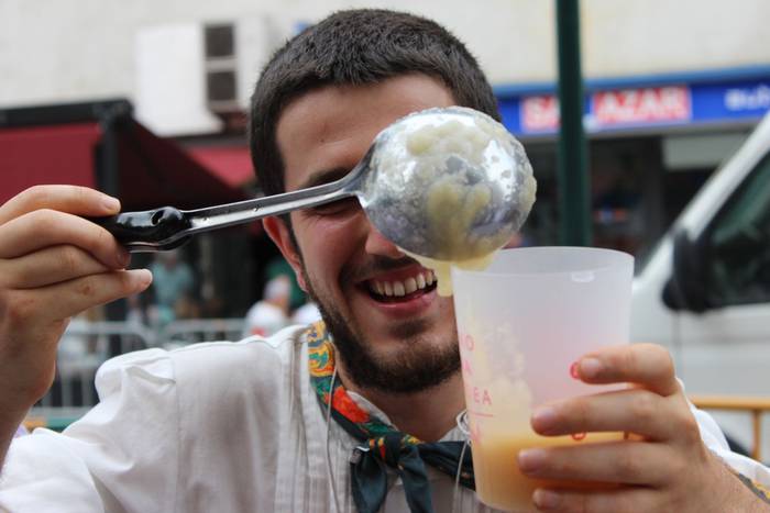 Sokatik tiraka itzuli dira j 8 1503500219955